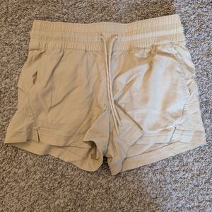 Avalanche Beige Women's Athletic Shorts Size S Zipper Pockets